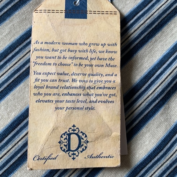 Democracy Blue & Cream Cold Shoulder Top 🆕 - Picture 8 of 9